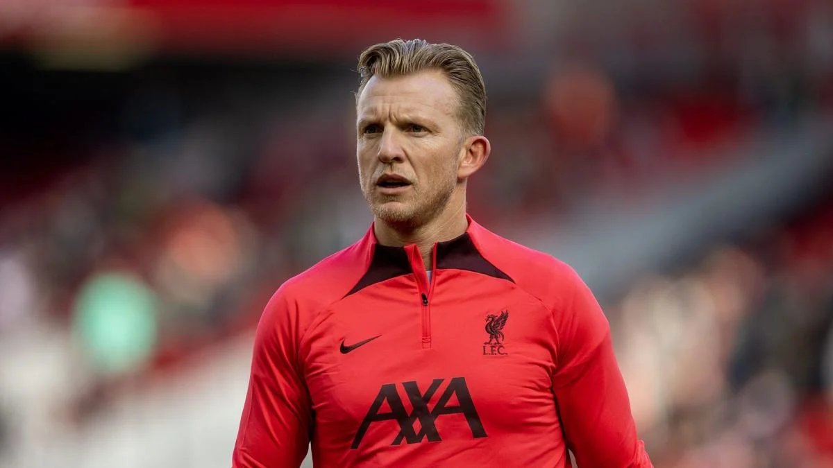 Fenerbahce souhaiterait ramener Dirk Kuyt pour son banc