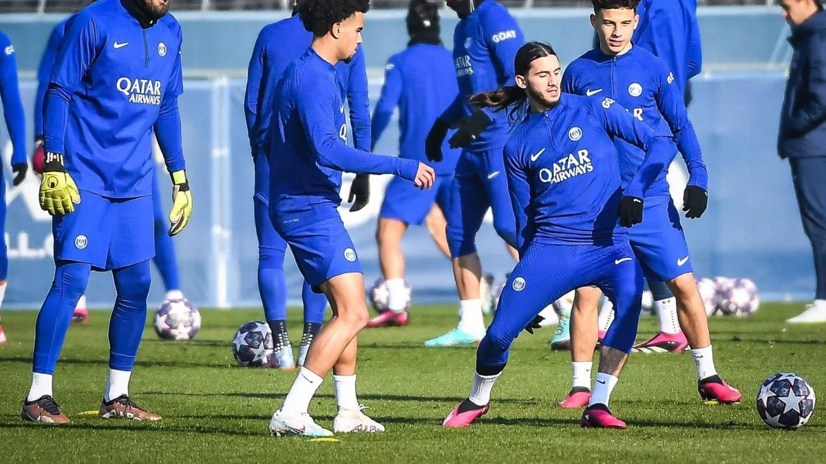 Ilyes Housni signe à Nancy