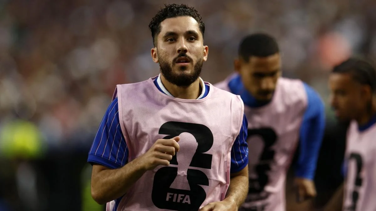 CdM 2026, EdF : quand Rayan Cherki offre des maillots depuis la fenêtre de son hôtel
