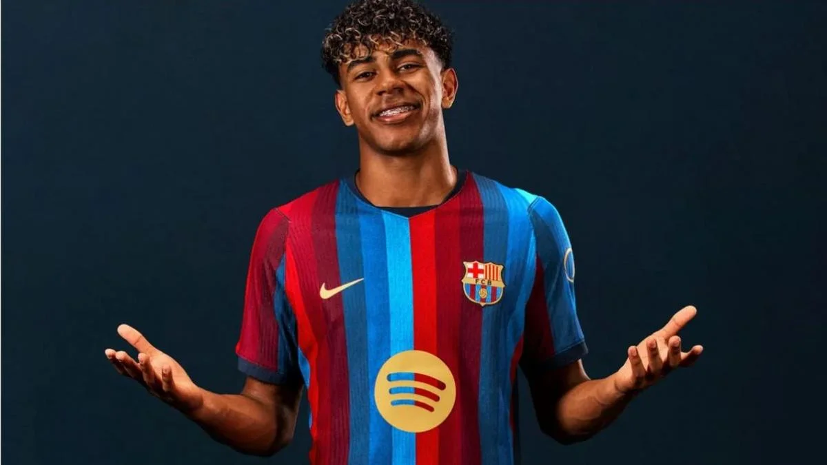 Le FC Barcelone présente son nouveau maillot domicile 2026-2027 
