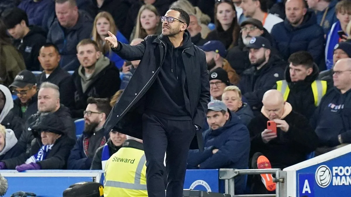 Liam Rosenior est le nouveau coach du Paris FC !