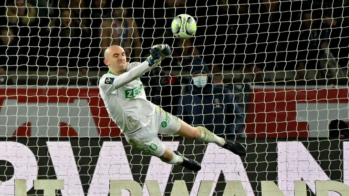 Paul Bernardoni rejoint un club surprenant !
