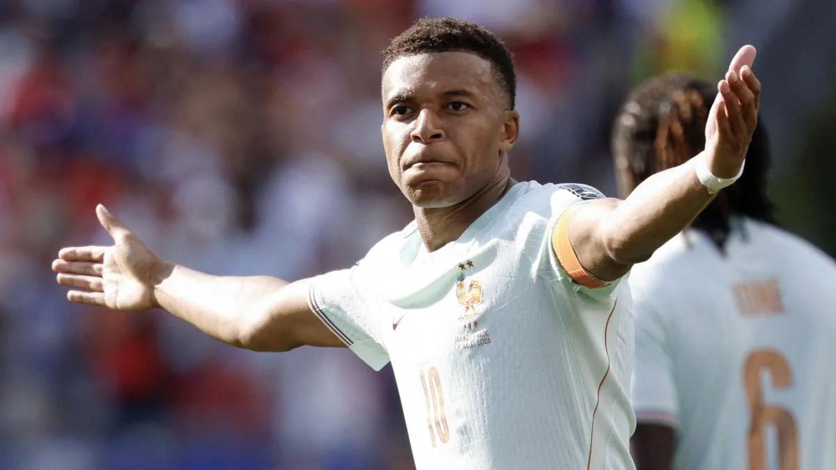 Équipe de France : Booba atomise encore Kylian Mbappé