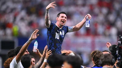 Lionel Messi rend hommage à Diego Maradona