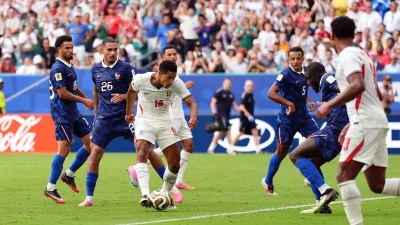 L’incroyable moment de communion entre joueurs français et anglais après le match