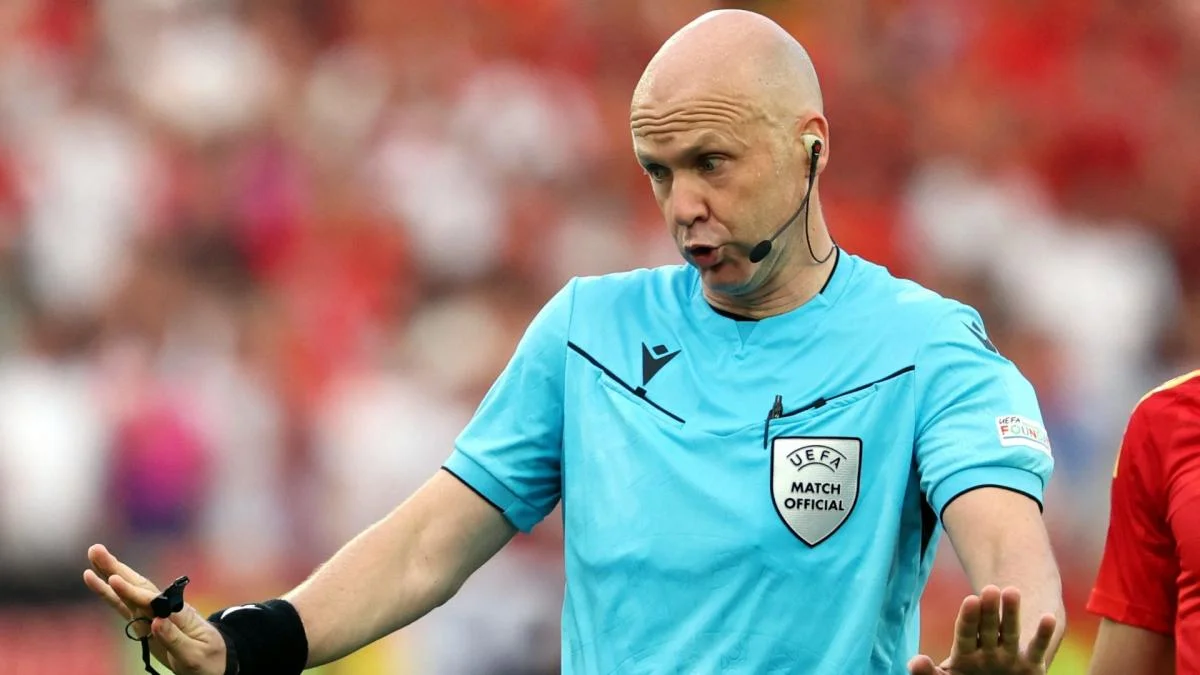 L’arbitre anglais Anthony Taylor prend sa retraite