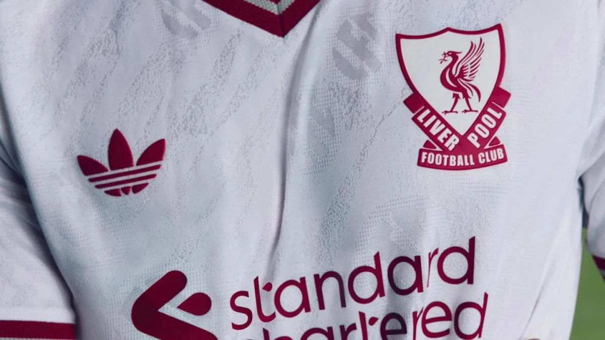 Liverpool dévoile son nouveau maillot extérieur