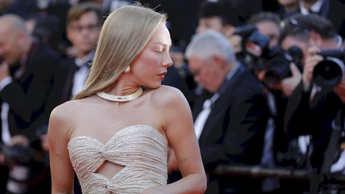 Ester Exposito défend son couple avec Kylian Mbappé