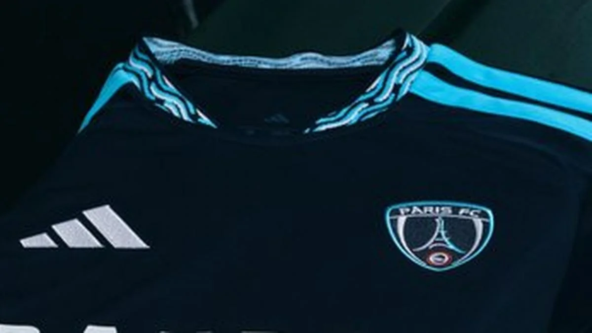 Le Paris FC dévoile son maillot domicile 2026-27