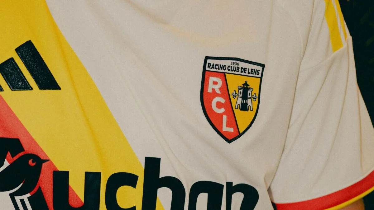 Le RC Lens dévoile son maillot third