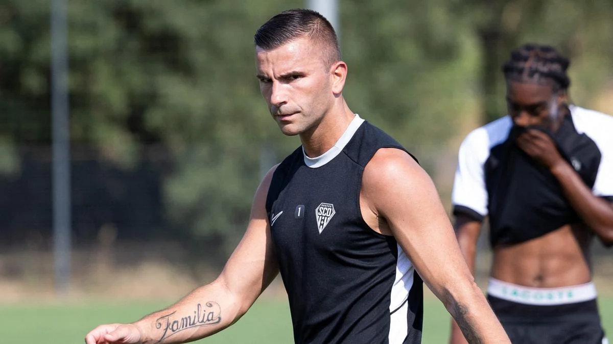 Anthony Lopes : «je suis pris en grippe dans tous les stades de France»
