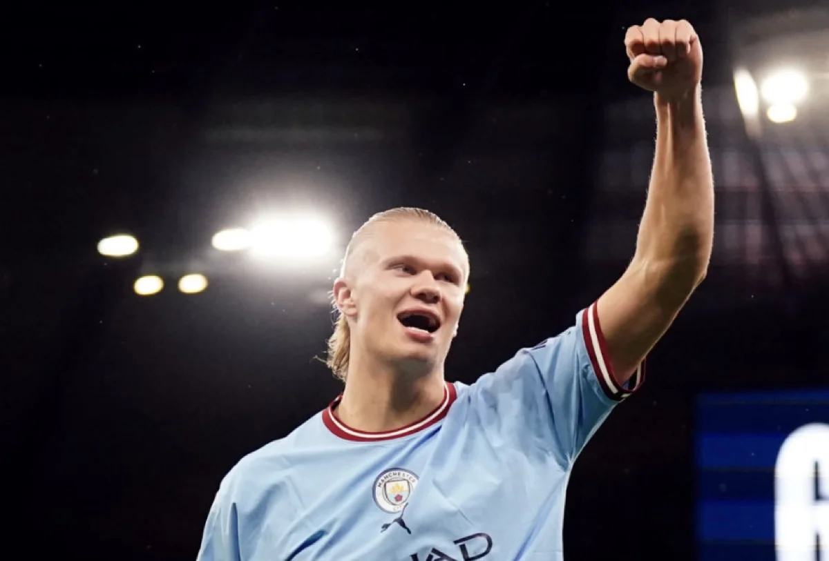 Mercato : Le clan Erling Haaland drague publiquement le PSG