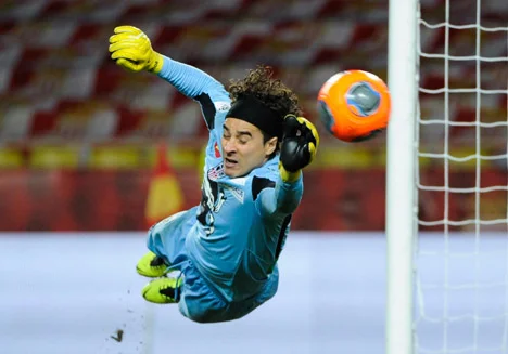 Ex-OM : Guillermo Ochoa évoque la dépression de Steve Mandanda après sa carrière