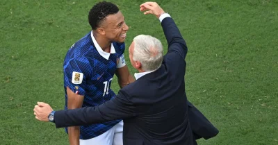 Vidéo : le magnifique geste de Mbappé envers Deschamps après son but