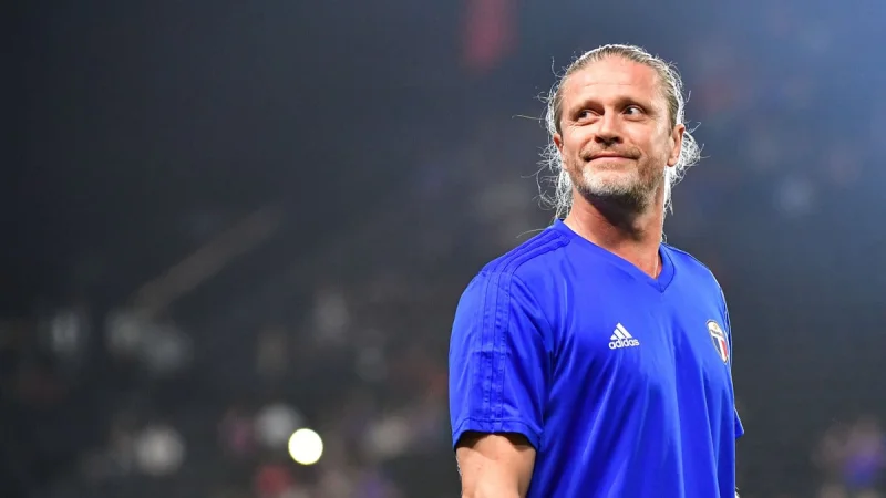 Changement pour Mbappé à la Coupe du monde : Emmanuel Petit enfile son costume de sélectionneur de l’équipe de France et conseille Deschamps !