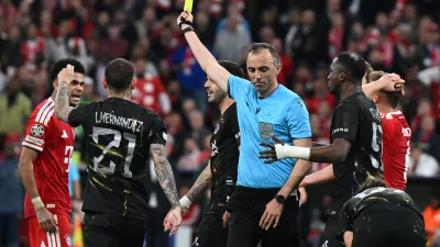 Bayern Munich - PSG : L'arbitre avait raison, voilà la règle qui met fin à la polémique !