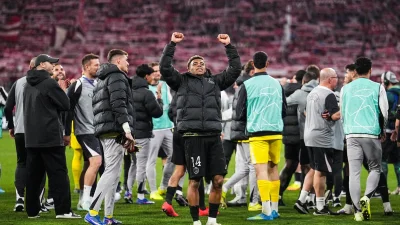 Le PSG en finale de Ligue des champions : L'OM prend une balle perdue d'un journaliste ! 