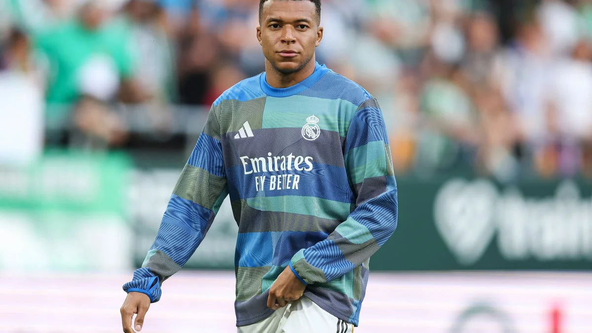 «Il enchaine les boulettes» : Christophe Dugarry a trouvé une explication aux problèmes de Kylian Mbappé !