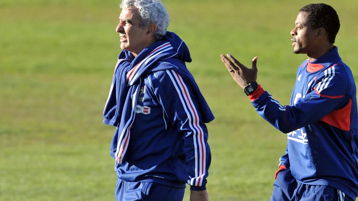 Patrice Evra déballe tout sur Netflix - «Je vais mettre la guillotine Gourcuff» : La menace de Raymond Domenech qui a choqué l’équipe de France à Knysna !