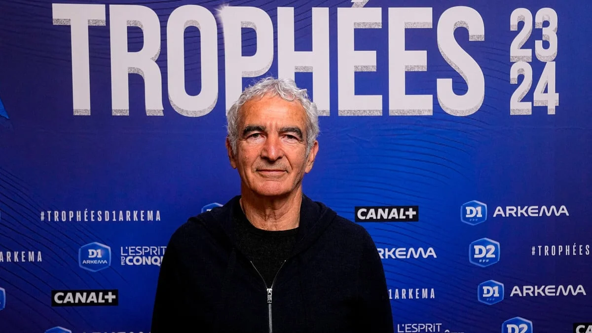 Équipe de France - «Autiste, gros con» : Netflix divulgue le journal intime de Raymond Domenech à Knysna