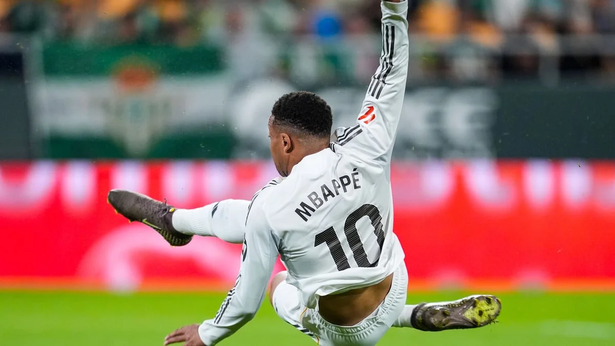 Attaqué au Real Madrid, Kylian Mbappé ne comprend pas : Un journaliste lui répond !
