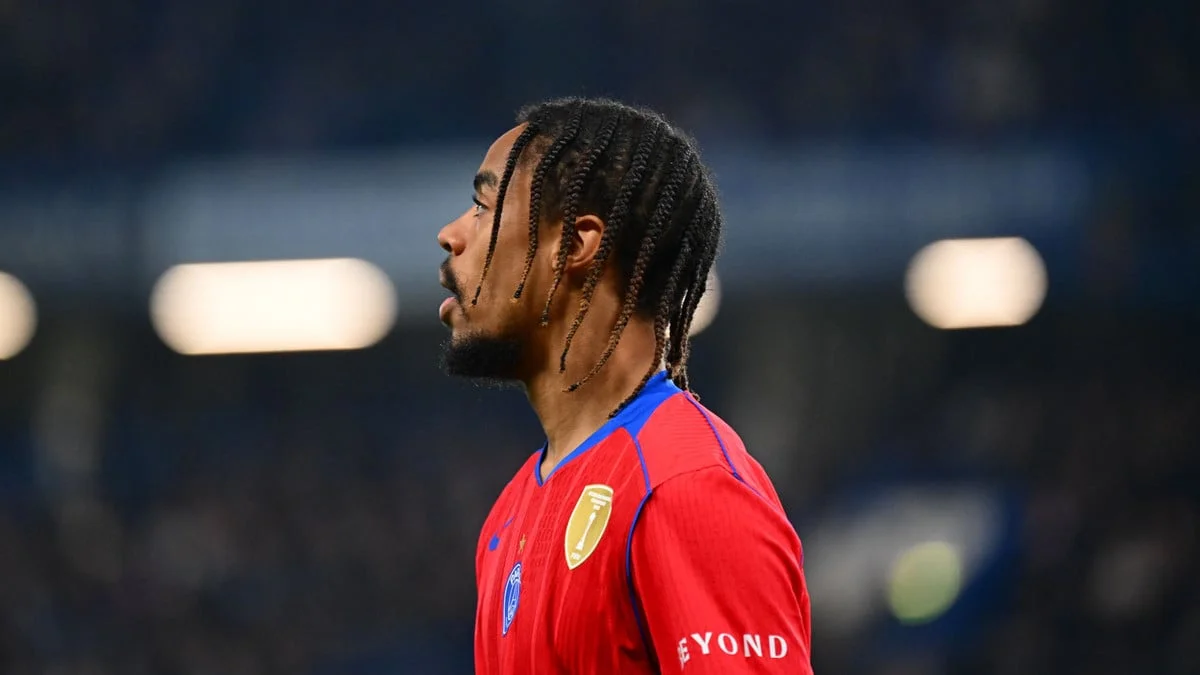 Bradley Barcola : Deux clubs anglais prêts à empêcher sa signature au PSG ?