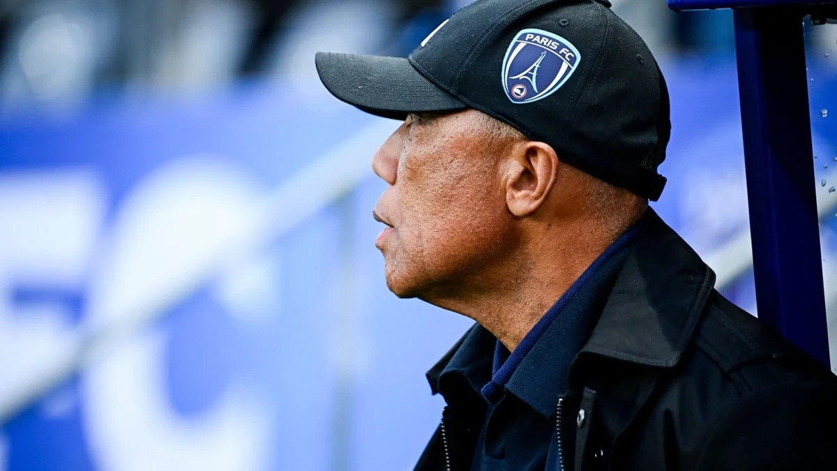 Le PFC rival du PSG ? La question d’un journaliste qui choque Antoine Kombouaré