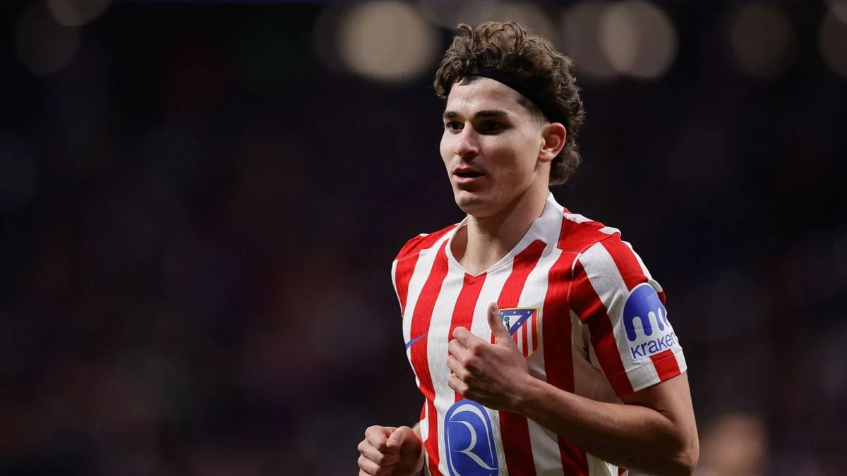 Un club va discuter avec Julian Alvarez : Le PSG est sous pression !