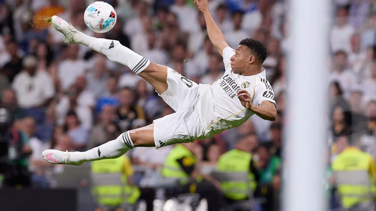 «Comme à l'époque de Cristiano Ronaldo» : José Mourinho va tout changer pour Kylian Mbappé au Real Madrid ? 