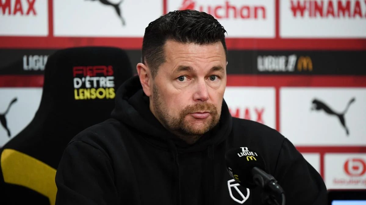 Pierre Sage futur entraîneur de l’OM ? Il faudra prévoir «une folie» pour qu’il quitte le RC Lens