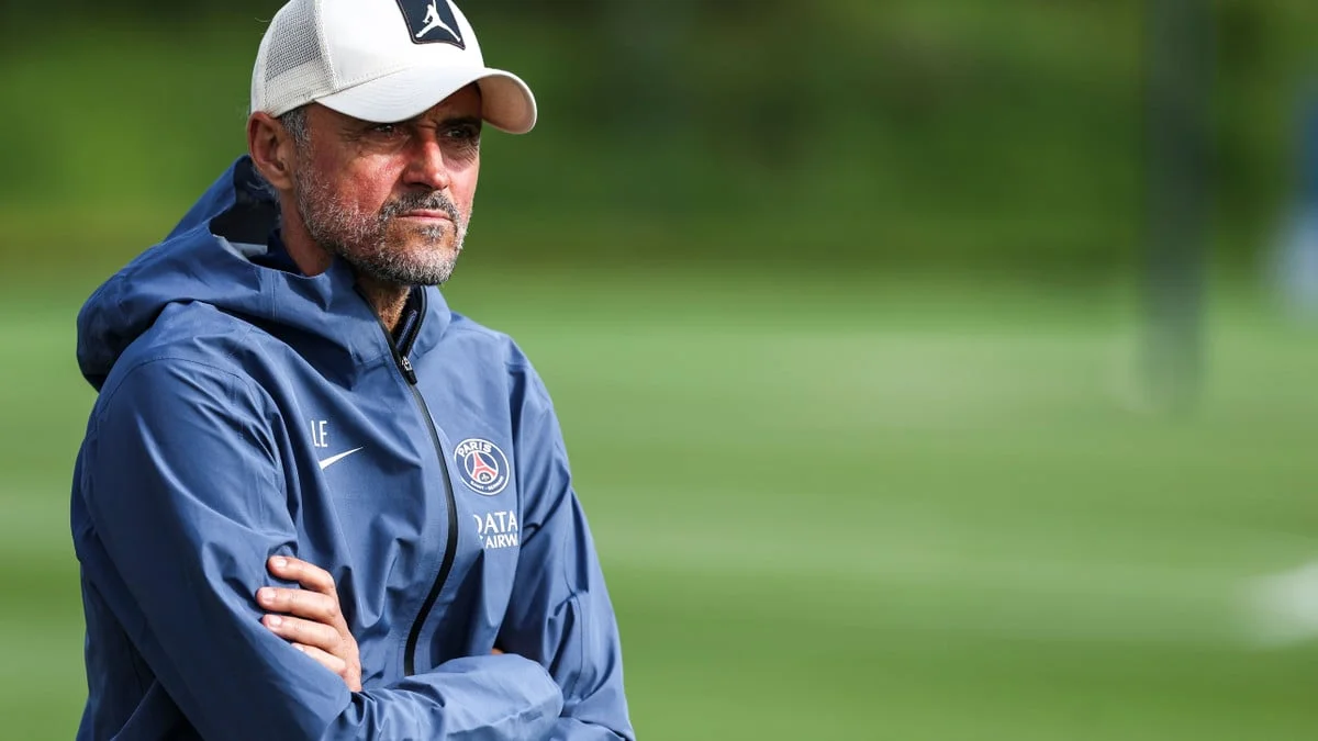 Un attaquant s’annonce à «100%» au PSG : Luis Enrique tient son numéro 9 !
