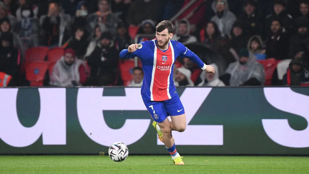 «Beaucoup de joueurs voudraient prendre ta place», Kvaratskhelia est sous pression au PSG !