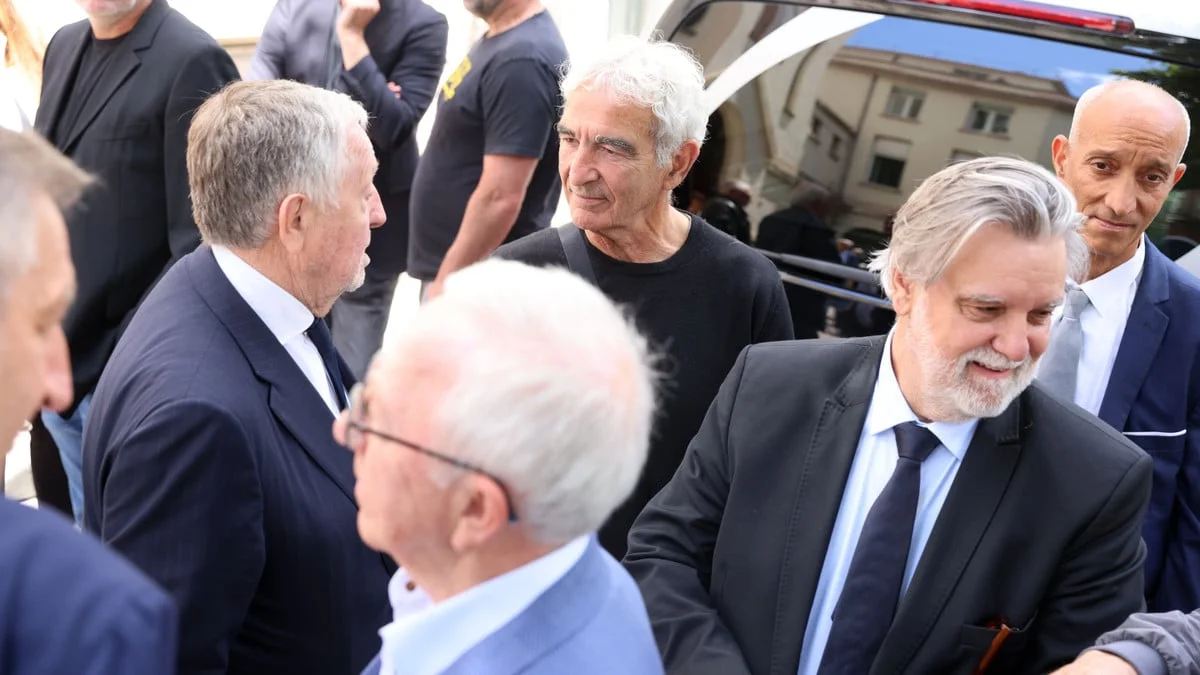 Equipe de France : «Arrête tes conner*es», le jour où Raymond Domenech a choqué Ronaldinho ! 