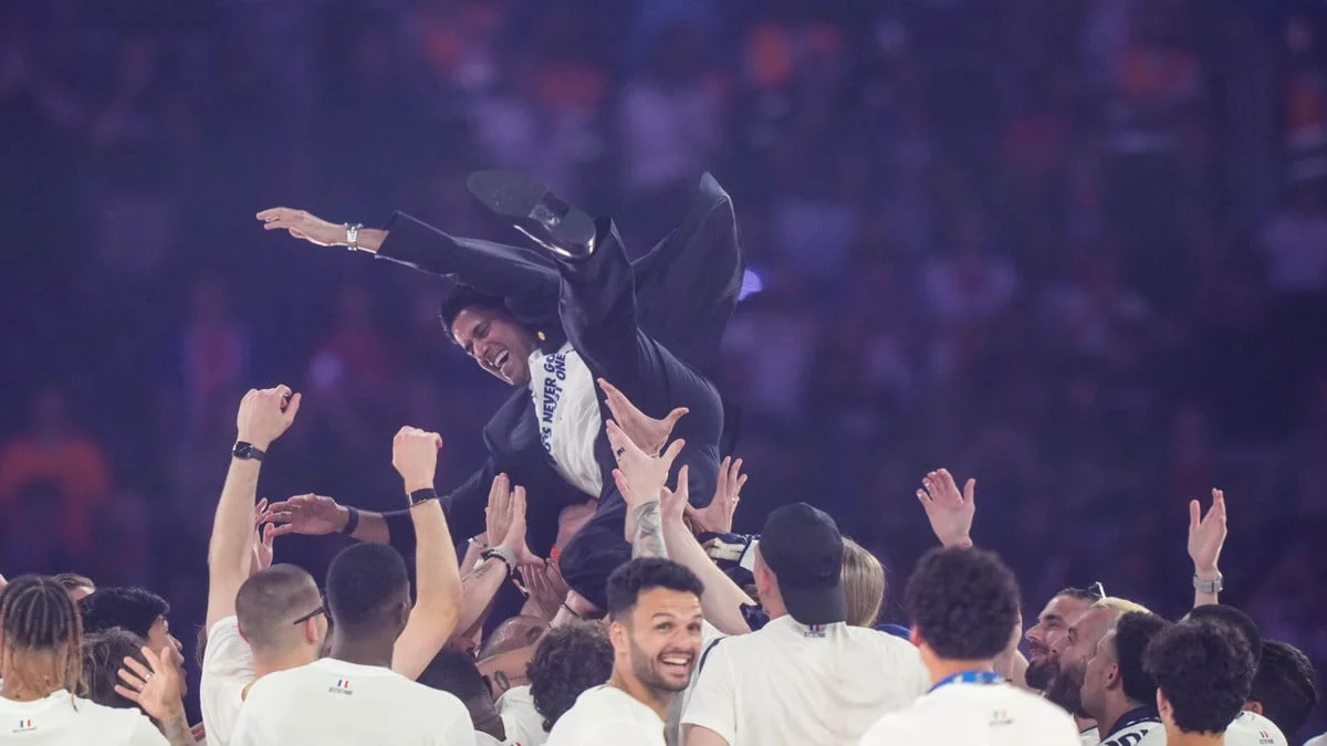 Nasser Al-Khelaïfi ému aux larmes : L’hommage du PSG qui l’a «beaucoup touché»