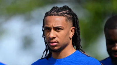 D’habitude nonchalant, Michael Olise est tout sourire pour parler de sa relation spéciale en équipe de France