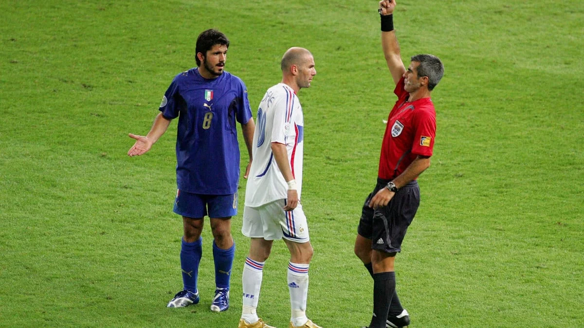 «Il sait qu’il a fait quelque chose de très grave» : Un ancien de l’équipe de France revient sur le coup de boule de Zinedine Zidane !