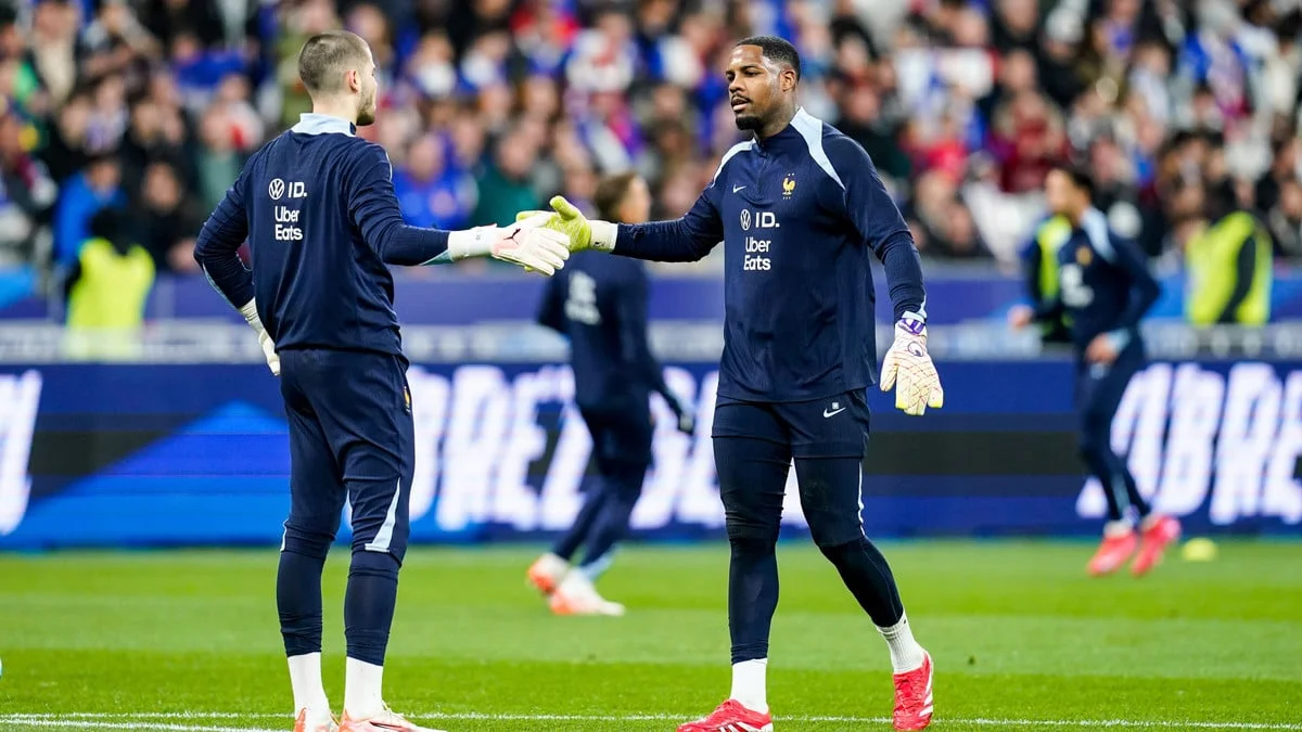 Mercato - PSG : Lucas Chevalier en concurrence avec Mike Maignan pour son transfert ?