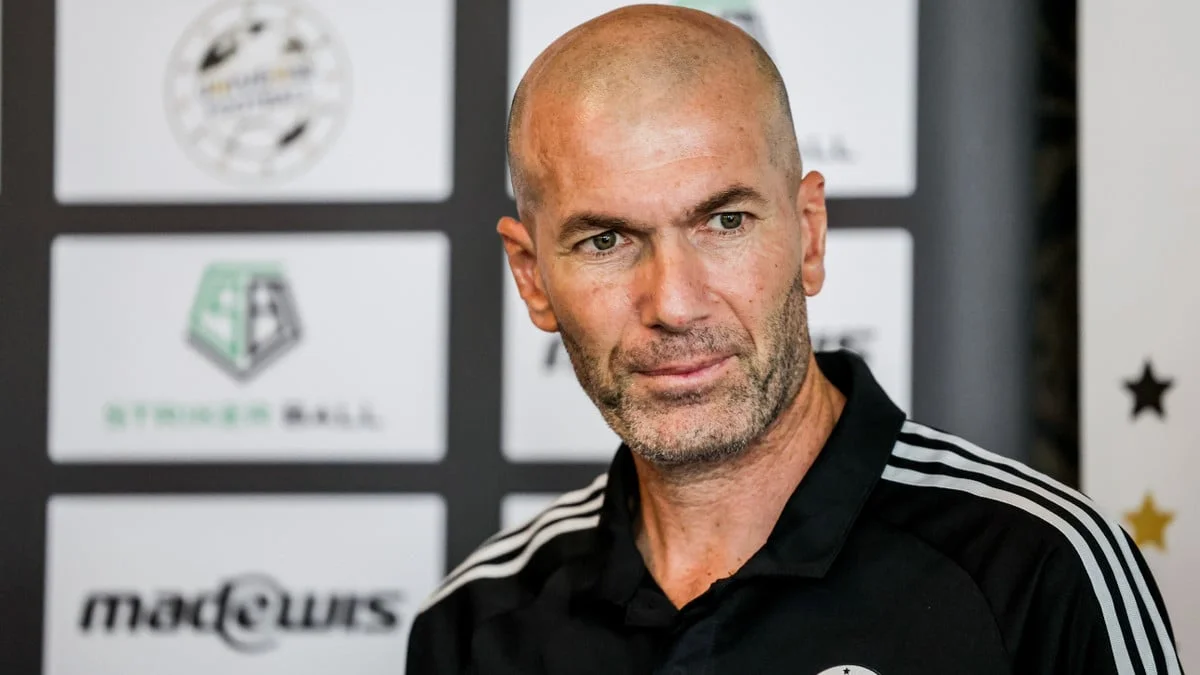 «C’est l’un des meilleurs de l’histoire» : Un champion du monde 1998 déclare sa flamme à Zinédine Zidane !