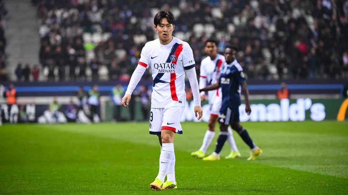 Kang-in Lee a donné son accord : Le PSG discute avec un club pour son transfert !