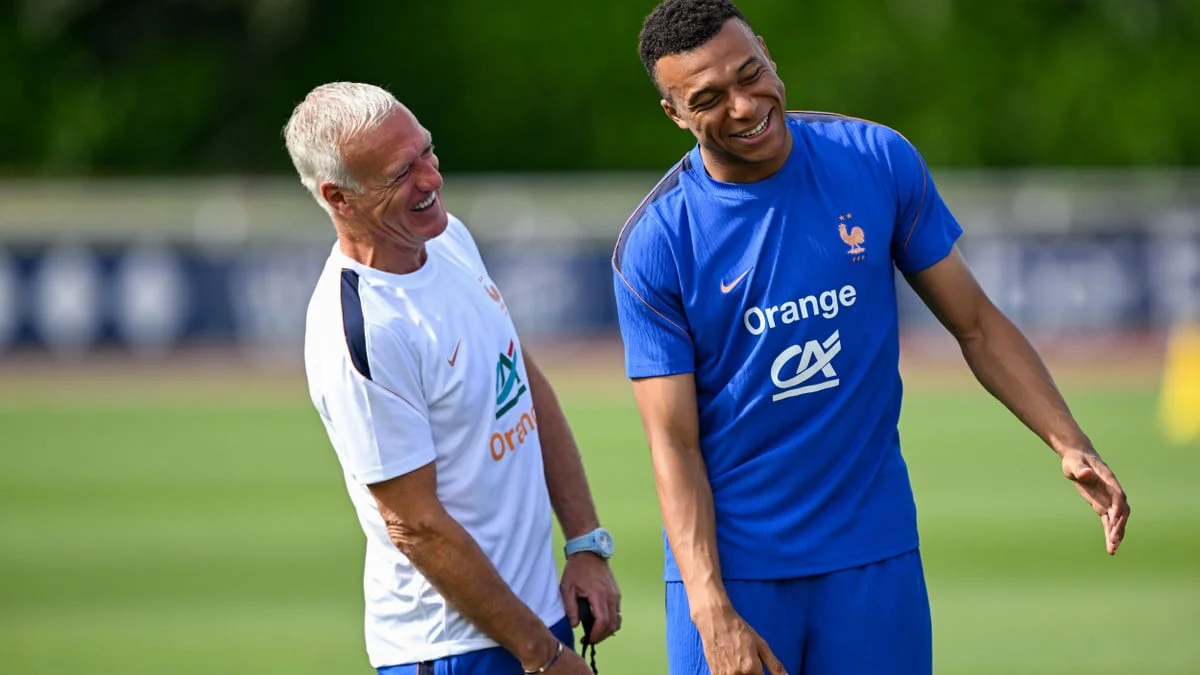 Départ de l’équipe de France : Kylian Mbappé met la pression à Didier Deschamps !