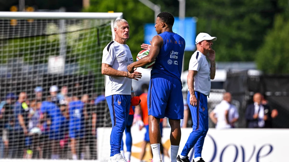 Didier Deschamps : Le moment où Kylian Mbappé l’a repris de volée devant le reste de l’équipe de France