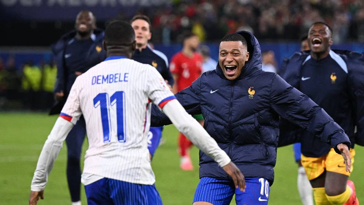 Equipe de France : La situation «bizarre» dénoncée entre Mbappé et Dembélé
