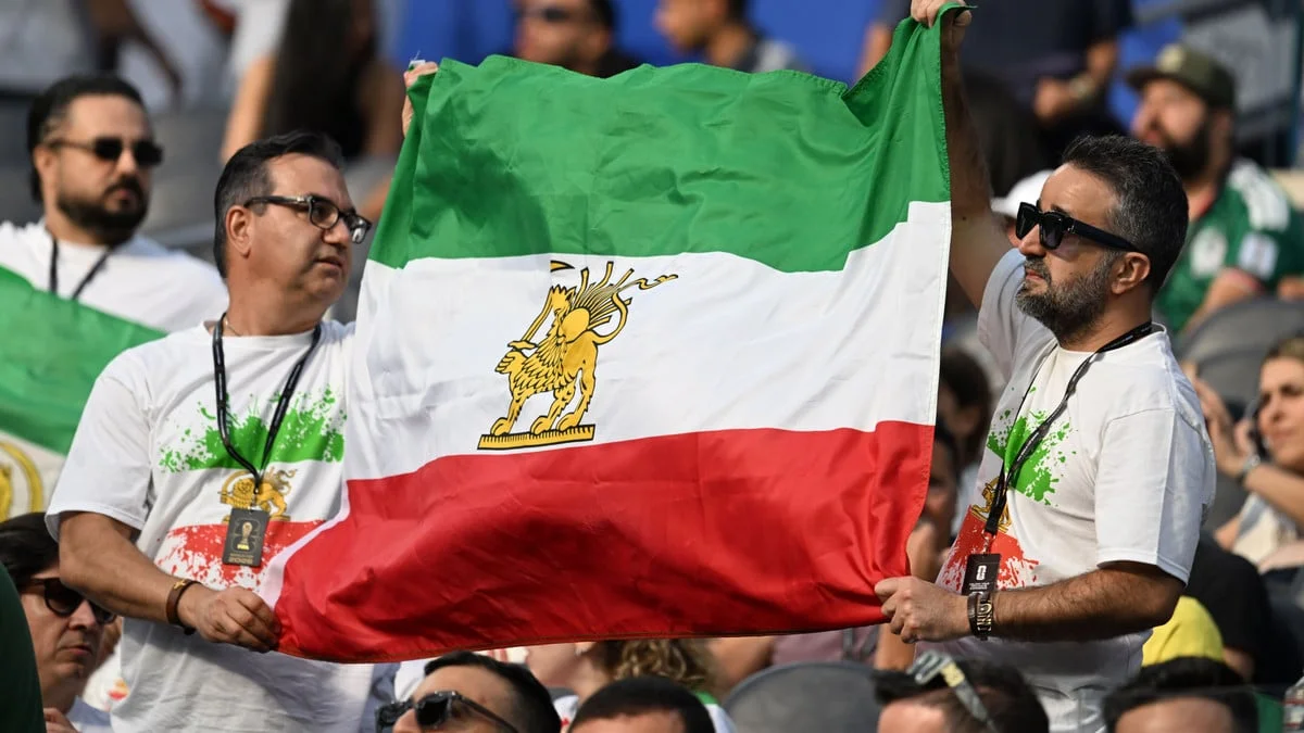 L’hymne de l’Iran sifflé à la Coupe du Monde : Un joueur iranien réagit sèchement ! 