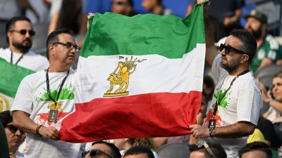 L’hymne de l’Iran sifflé à la Coupe du Monde : Un joueur iranien réagit sèchement !