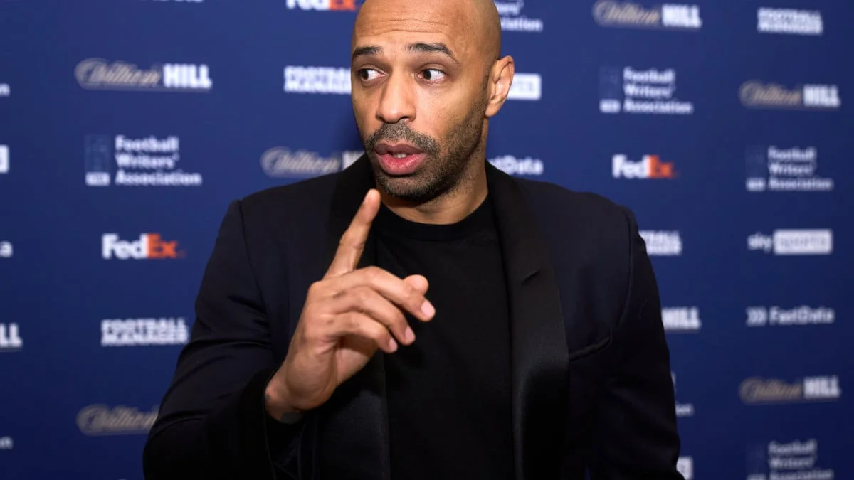 Thierry Henry retourne sa veste en pleine Coupe du Monde !