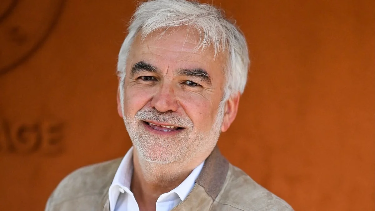 France Pierron sanctionnée après ses propos sur Jérémy Doku : Pascal Praud vole à son secours !