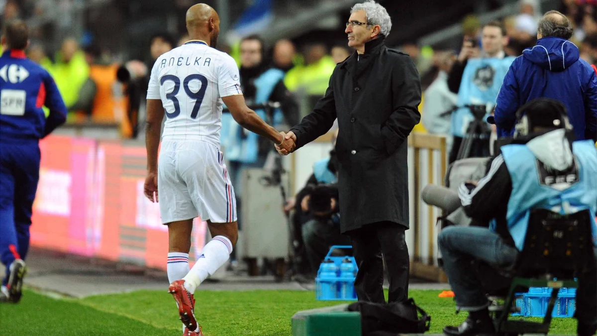 Clash Domenech-Anelka à Knysna : «Les gars étaient obsédés par la taupe», l'erreur fatale de l'équipe de France !