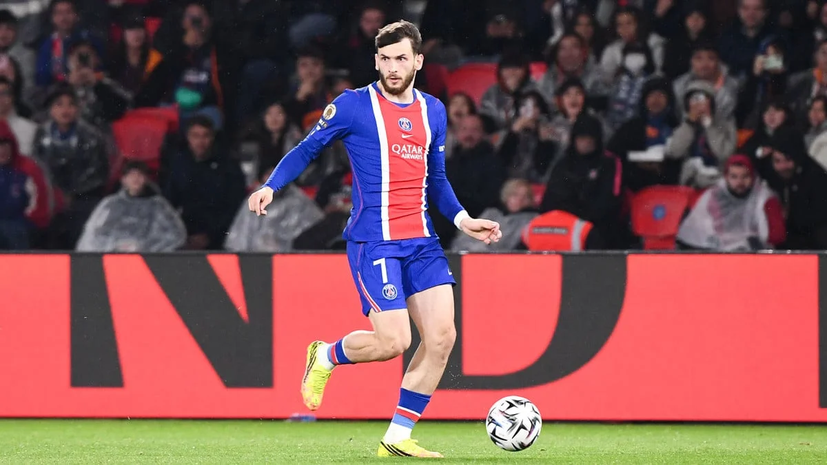 Mercato - PSG : L’annonce qui fait trembler pour l’avenir de Kvaratskhelia ?