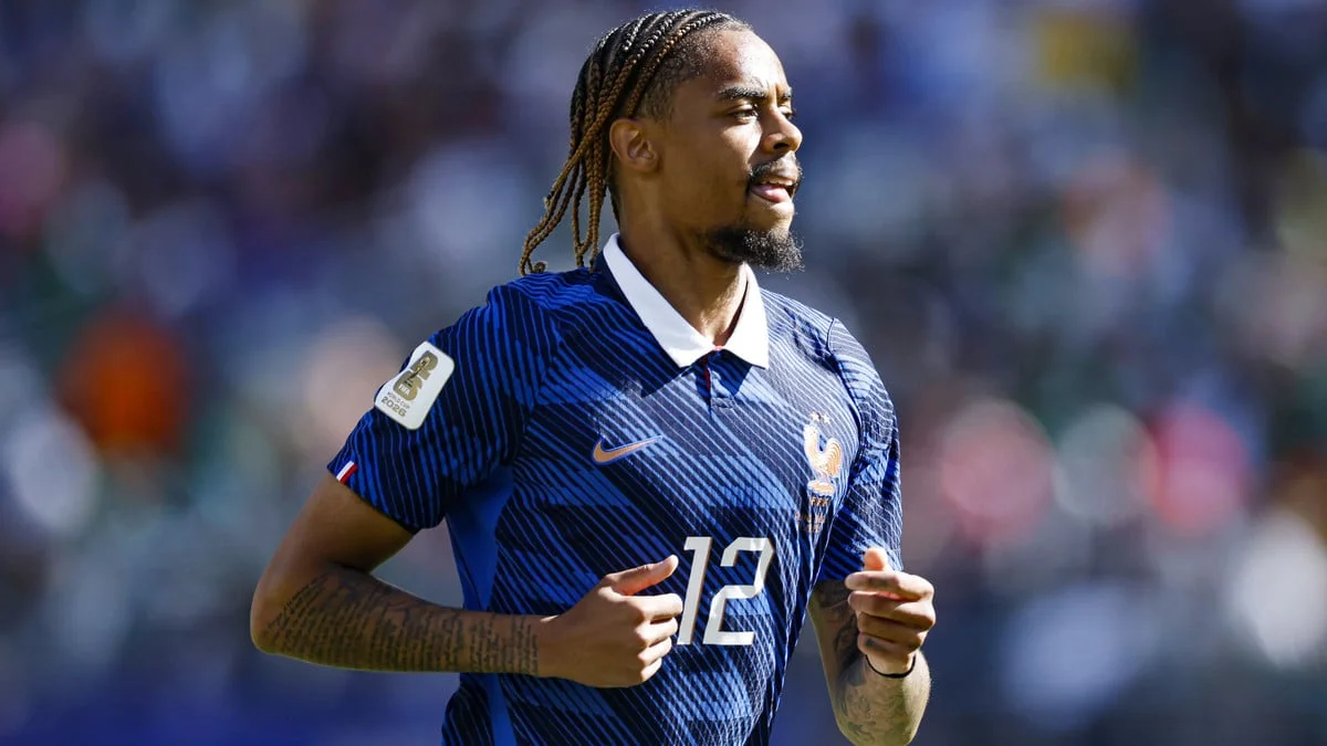 Transfert de Bradley Barcola : Un grand club anglais attend le feu vert du PSG pour passer à l’action !