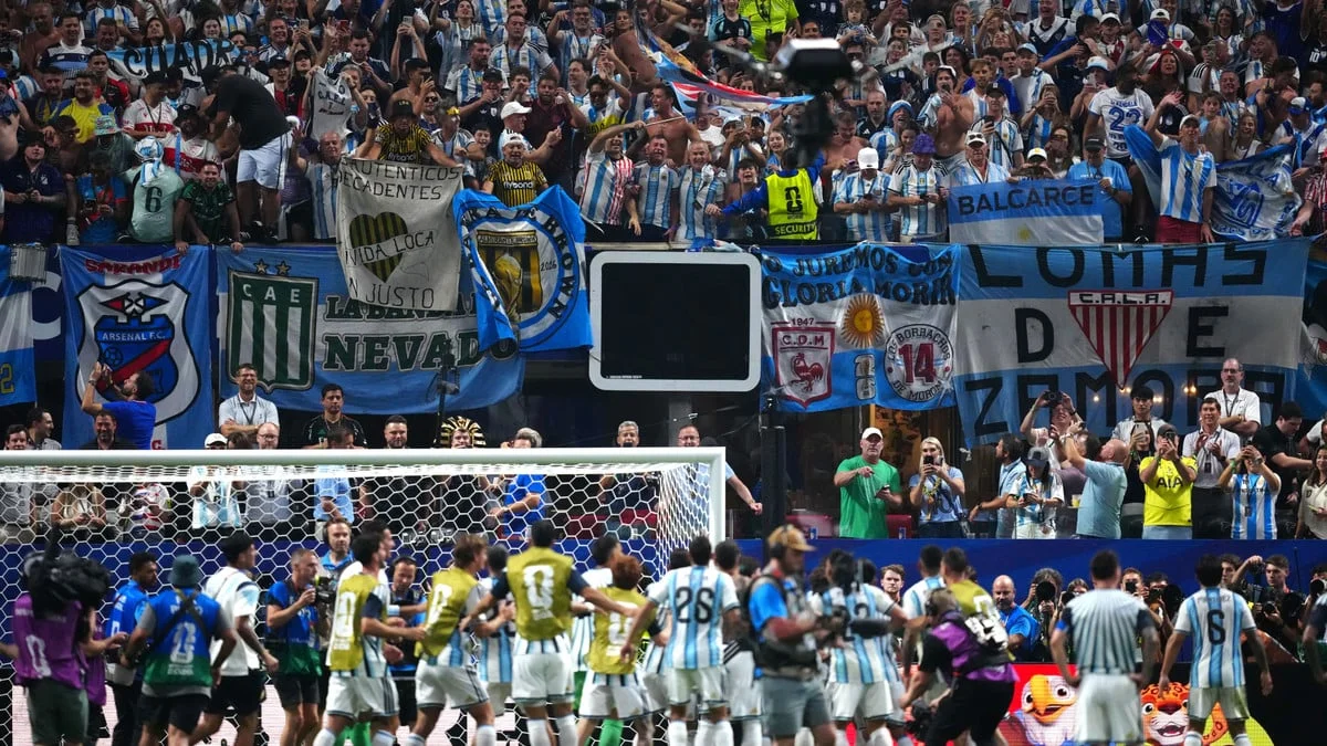 Coupe du Monde 2026 : Cris de singe, insultes… Nouveau scandale raciste avec les supporters de l’Argentine !